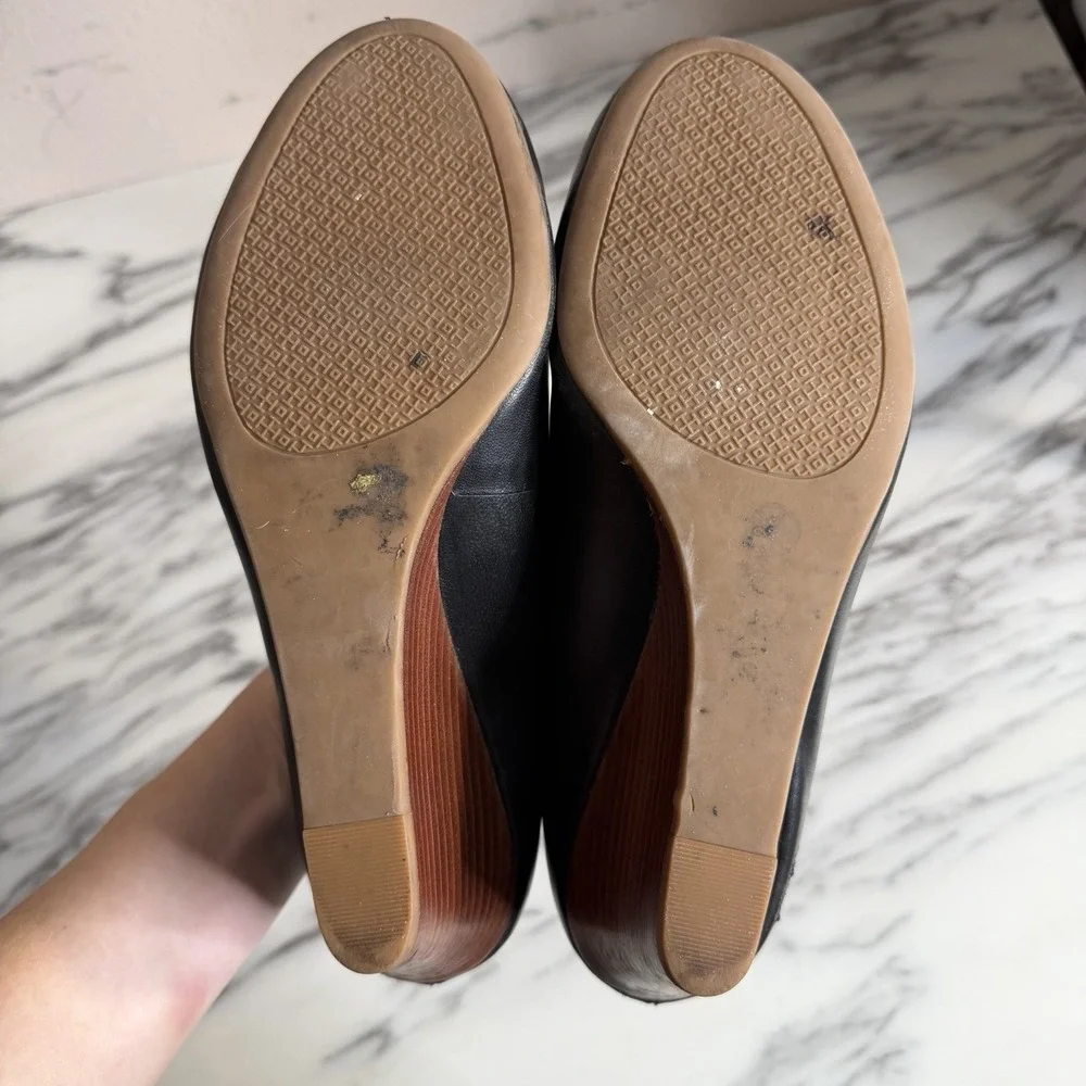 TORY BURCH Leather Wedge Pump Size 10 Heels Ballet Style Monogram Logo Black